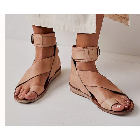 Free People Vale Leather Toe Loop Flat Sandal, Sz EU 38.5, US 8.5, Made in Spain - Picture 1 of 14